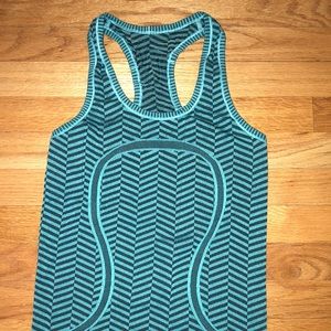 LULULEMON WORKOUT TANK BARELY WORN SIZE 6